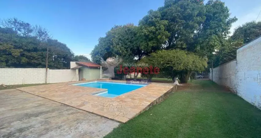'Linda chacara' em otima localizacao, com duas casas interligadas, Primeira com 1 dormitorio, 1 escritorio, wc, cozinha, sala. Segunda casa com 1 dormitorio, sala, 1 wc, cozinha, toda avarandada, com 