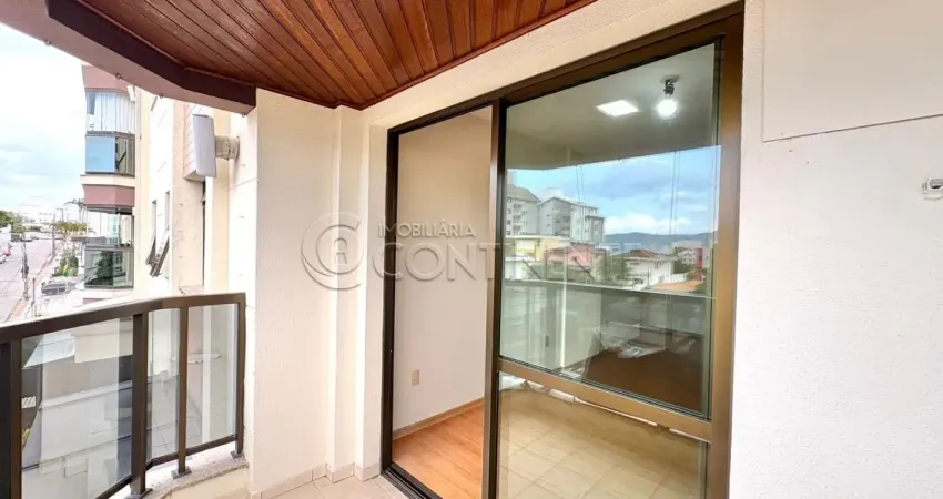 Apartamento à venda em coqueiros - 3 dormitórios - 1 suíte - dependência de empregada - 1 vaga de garagem