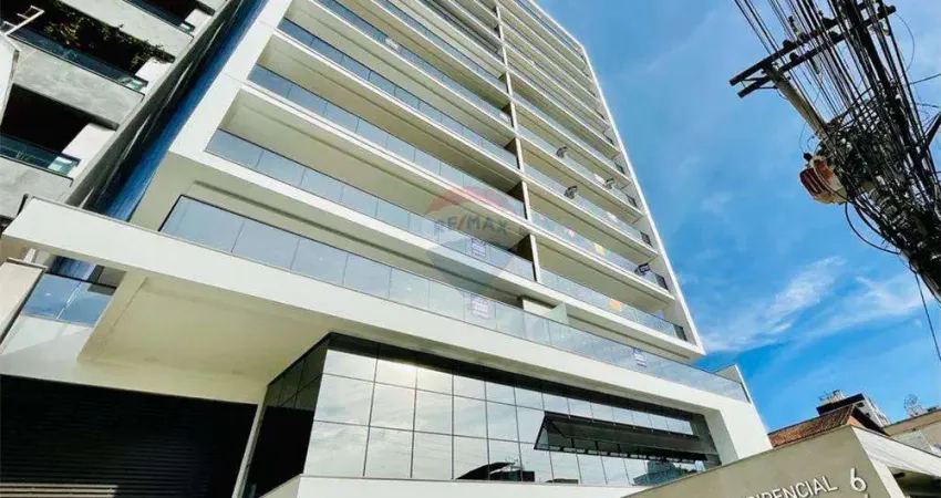 Excelente apartamento de 4 quartos, sendo 2 suítes, salão com varanda e vista, lavabo, banho social, cozinha, área de serviços, dce e 3 vagas