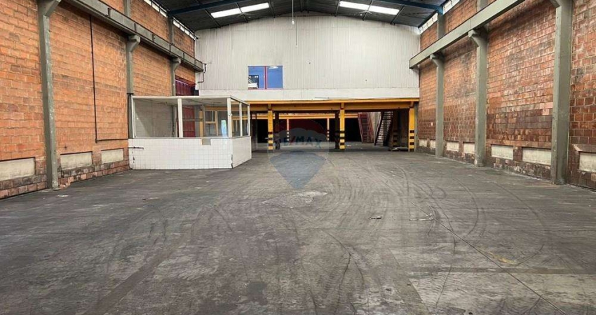 Galpões para alugar em Juiz de Fora, MG. Área total construída útil e coberta total 1865m².