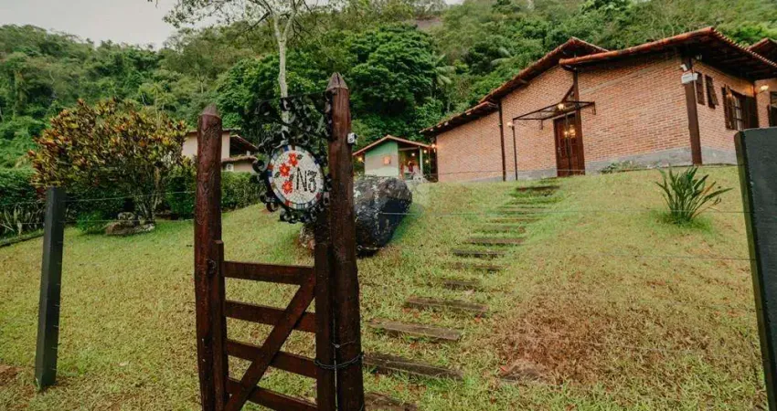 Casa rústica e aconchegante no condomínio villela village – natureza, tranquilidade e conforto em juiz de fora