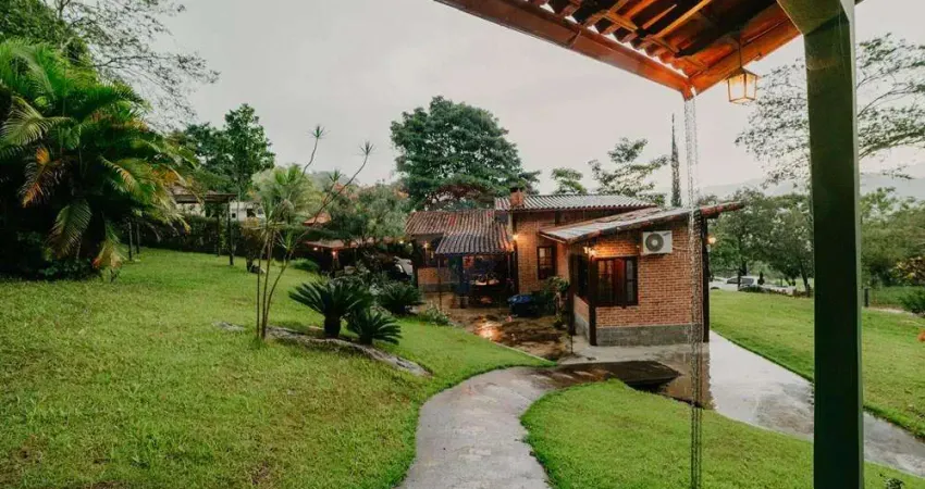 Casa rústica e aconchegante no condomínio villela village – natureza, tranquilidade e conforto em juiz de fora