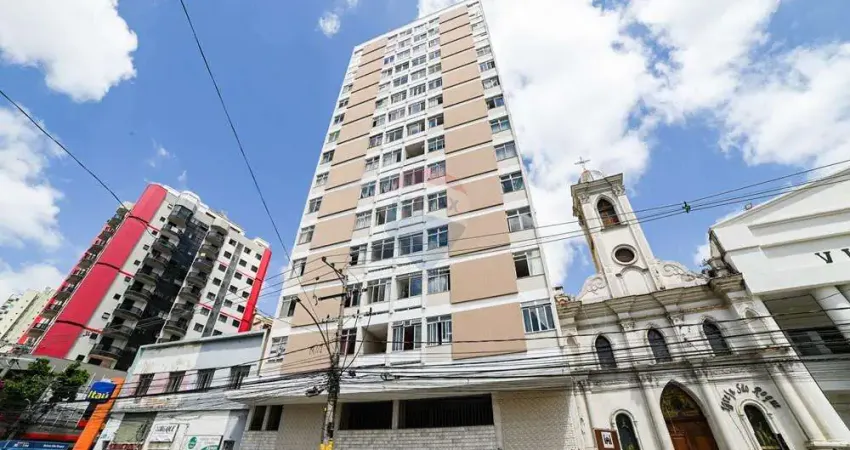Apartamento amplo e reformado na Av. dos Andradas – Conforto e praticidade em localização privilegiada!