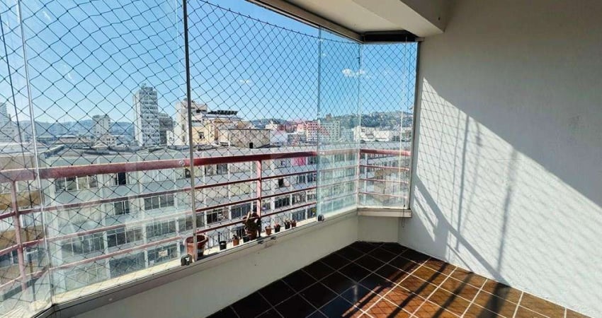 Quarto e sala com garagem no Centro de Juiz de Fora