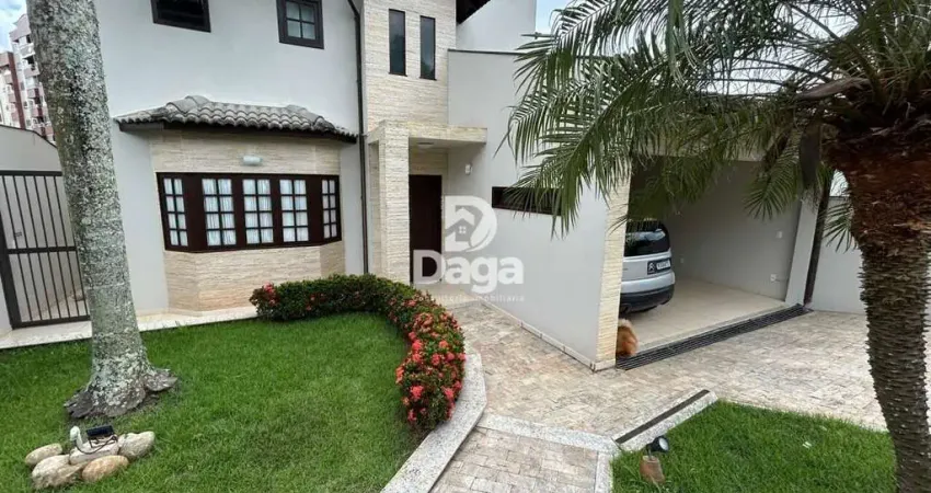 Casa com 3 Dormitórios e 1 Suíte no Córrego Grande com Piscina