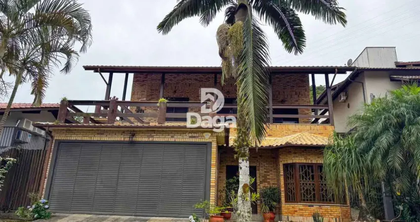 Casa em condomínio fechado de alto padrão no residencial laje de pedra.