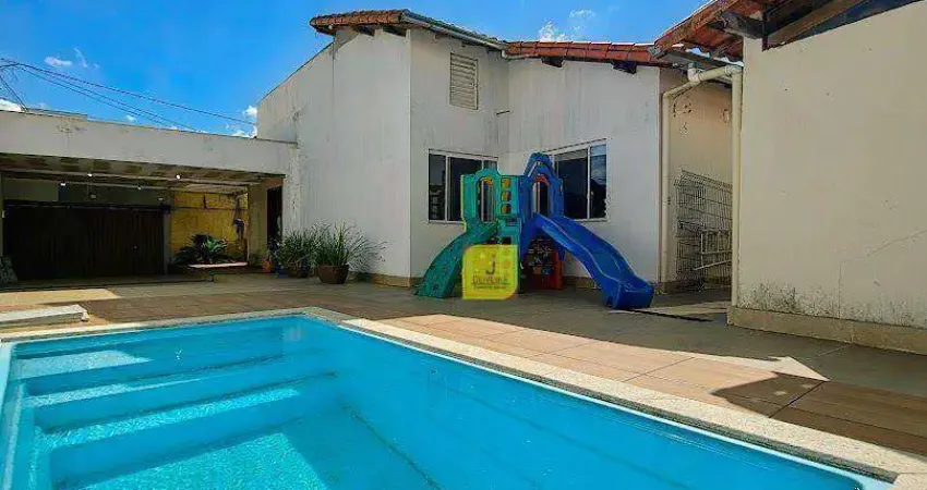 Casa linear e individual com 3 quartos (suíte), a´rea de lazer e 3 vagas no aeroporto