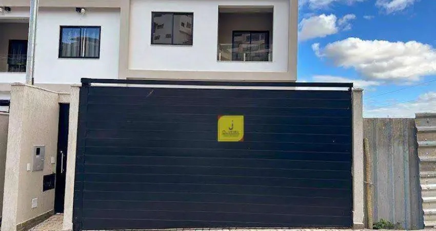 Ampla casa com 3 quartos (2 suítes), 2 vagas e quintal no Fontesville