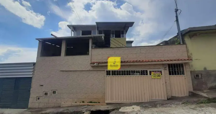 Casa com 3 dormitórios para alugar, 120 m² por R$ 1.300,00/mês - Nossa Senhora de Fátima - Juiz de Fora/MG