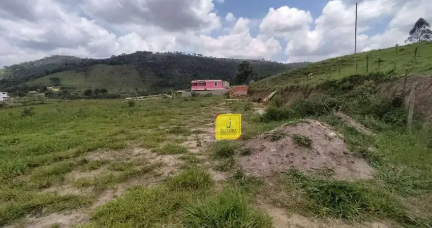 Granja toda plana, com 1.000 m², nos Cordeiros (estrada da Lagoa), à 5 minutos de carro do Expominas (Km 790 da BR-040).