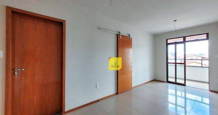 Apto com 2 quartos (suíte), varanda, garagem e elevador no Santa Helena