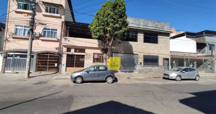 Casa com 3 dormitórios à venda, 300 m² por R$ 350.000 - Mariano Procópio - Juiz de Fora/MG.