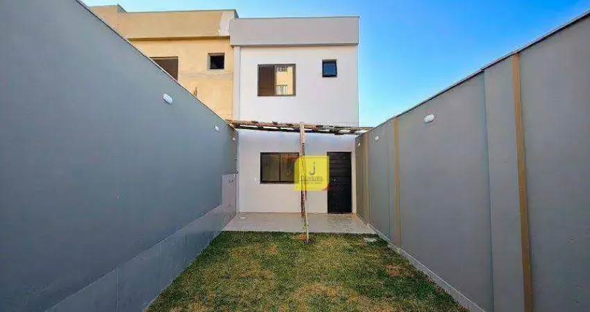Casa com 2 suítes, quintal e garagem no Jardim São João