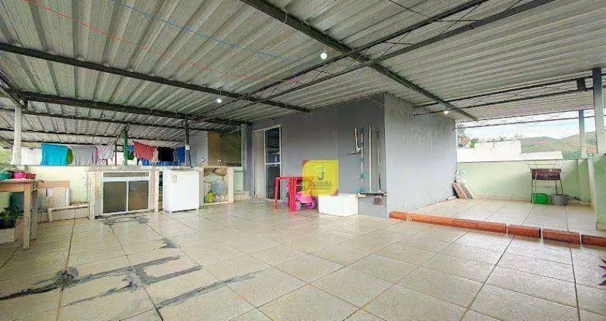 Cobertura com 2 quartos, terraço coberto e garagem no encosta do sol