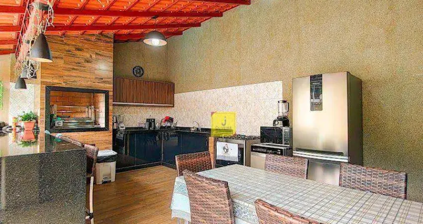 Casa com 4 quartos (2 suítes), espaço gourmet, piscina, e 2 vagas no Cidade do Sol