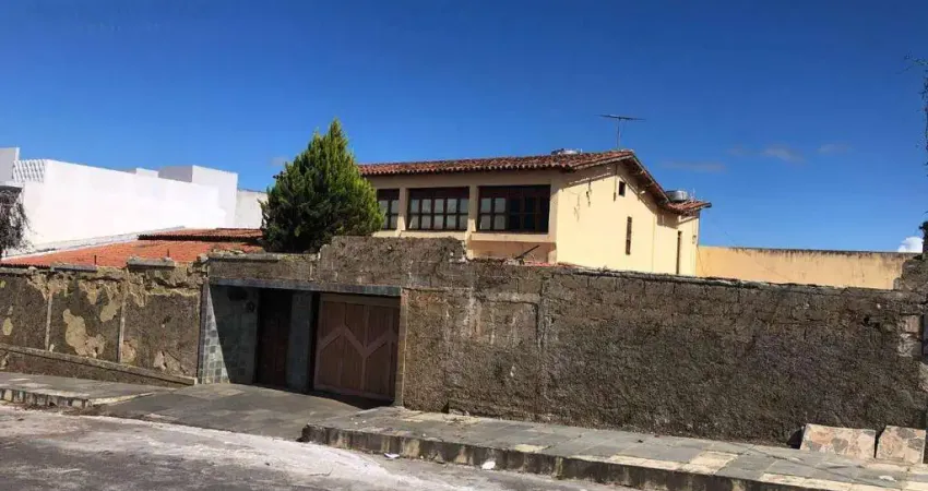 Casa com 4 dormitórios, 320 m² - venda por R$ 695.000 ou aluguel por R$ 2.288/mês - Cruzeiro - Vitória da Conquista/BA