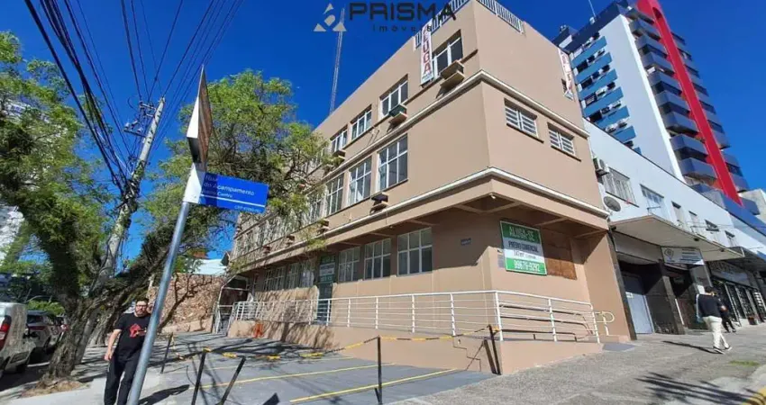 Prédio comercial com elevador e habite-se - 30 salas, 3 atendimentos, 3 esperas,