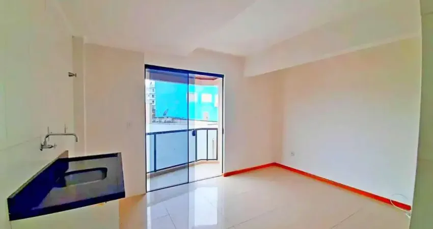 2 dormitórios de frente, sacada com churrasqueira, cozinha com balcão pia e gara