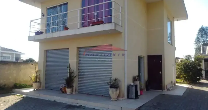 Sobrado de 2 quartos no Guatupê: venda ou locação em São José dos Pinhais-PR - 59m², 6 vagas de garagem.