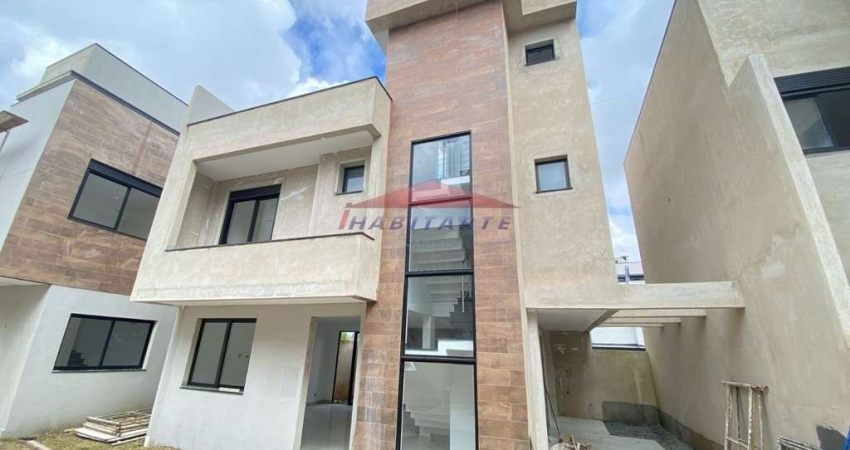 Sobrado de 3 quartos em condomínio no Uberaba, Curitiba-PR: 122,40 m², suíte, 2 salas e 4 banheiros!