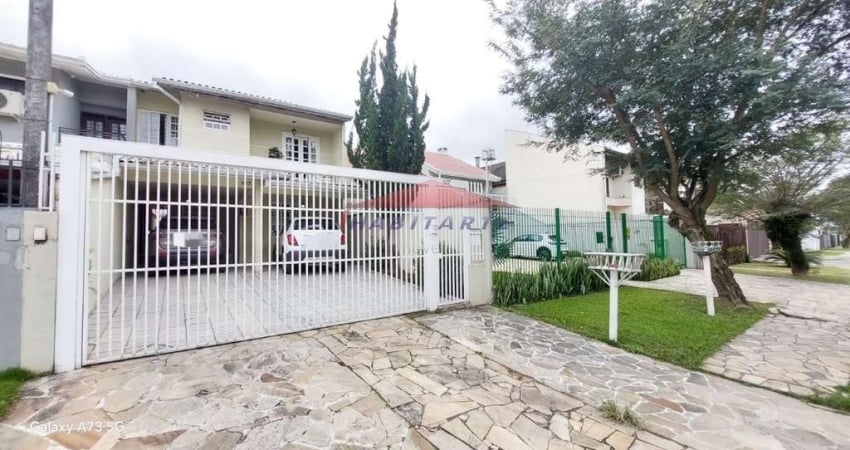 Imperdível Sobrado à Venda em Curitiba-PR, Bairro Uberaba: 4 Quartos, 1 Suíte, 2 Salas, 4 Banheiros, 4 Vagas, 190,64m².