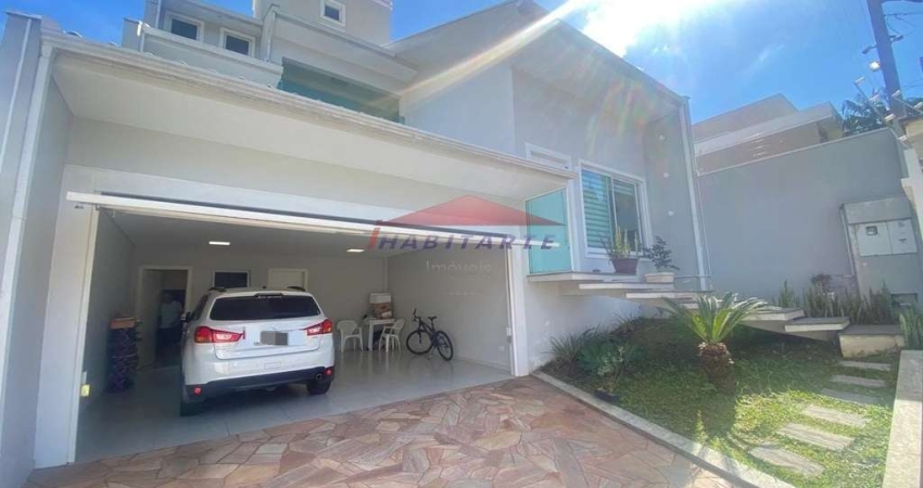 Casa de alto padrão à venda em Curitiba-PR, bairro Uberaba: 330m² de área - Oportunidade imperdível!