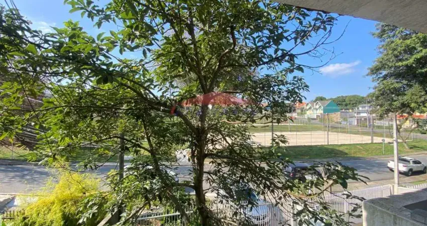 Sobrado a venda, 3 quartos, 1 Suíte, 4 vagas cobertas, bairro Jardim das Américas - 180 m² - Próximo a praças, panificadoras e restaurantes
