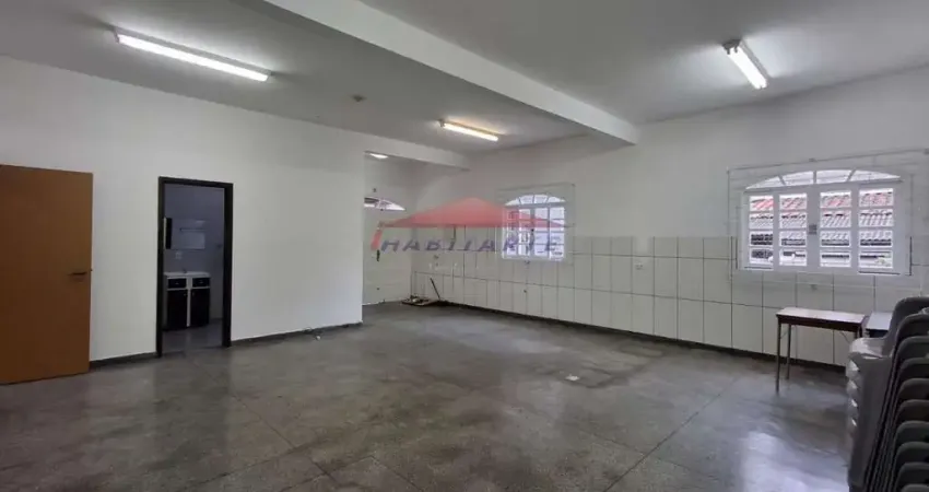Casa comercial no Uberaba, Curitiba-PR: 2 Salas amplas, 2 Banheiros, 2 Vagas e 100m² de Área