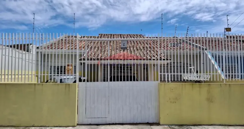 Magnífica casa à venda em curitiba-pr, cajuru: 2 quartos, 1 sala ampla para 2 ambientes, 1 banheiro, 2 vagas, 70m² - imperdível!