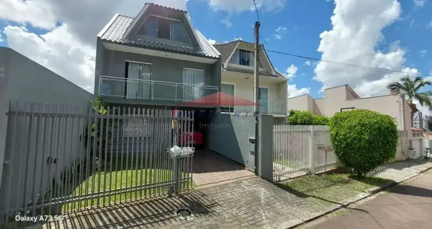 Sobrado à venda em Curitiba-PR, bairro Uberaba: 3 quartos, sendo 1 suíte, 1 sala, 3 banheiros, 2 vagas, 180m²!