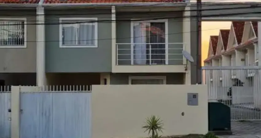 Excelente sobrado tríplex  localizado no Bairro Alto - Curitiba -PR.