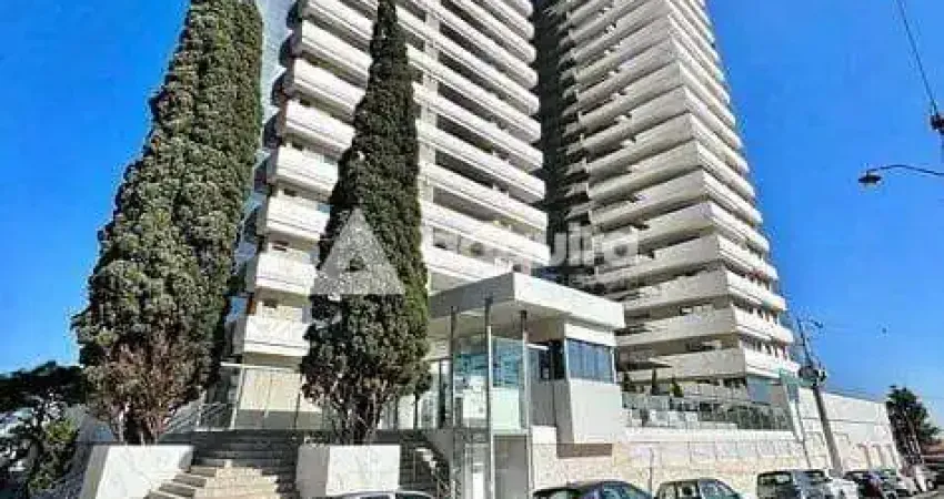 Apartamento à venda, com 3 suítes e 4 vagas de garagem no Centro de Ponta Grossa, PR