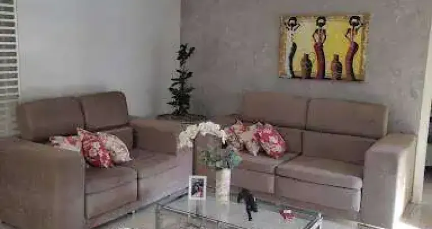 Casa com 2 apartamentos superiores em Veneza  -  Ipatinga
