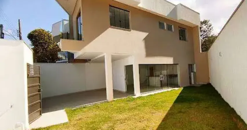 Oportunidade Imperdível! Casa Alto Padrão à Venda em Localização Privilegiada
