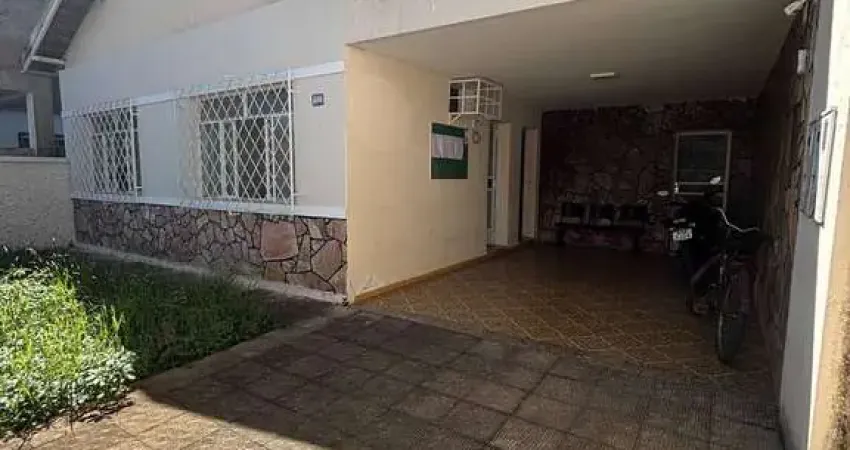 Casa Bem Localizada no Bairro Giovannini 4 Quartos !