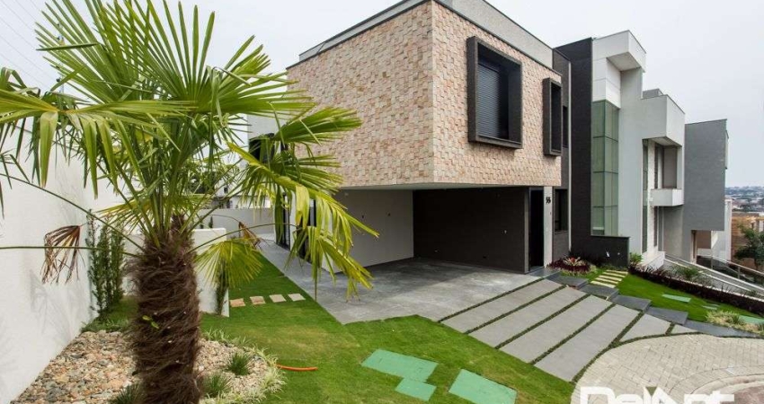Residência tripléx no Condomínio Residencial Vila Paradiso - Bairro Uberaba