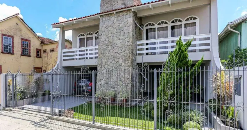 CASA DE 02 PAVIMENTOS - ÁREA DE 257,70m2 - CENTRO - RIO NEGRO/PR