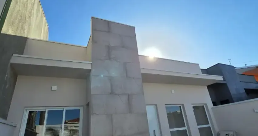 Bela casa térrea com 3 dormitórios com excelente localização