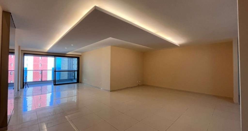 Apartamento à venda com 04 quartos sendo 02 suítes, 02 vagas de garagem, 261 m² em Boa Viagem - Recife/PE