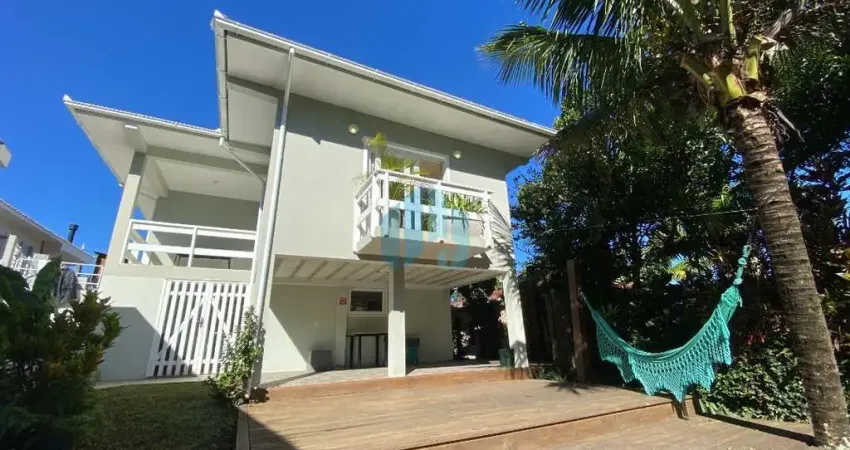 Bela Casa Próxima à Lagoa e Dunas, Bairro Costa de Macacu, em Garopaba!