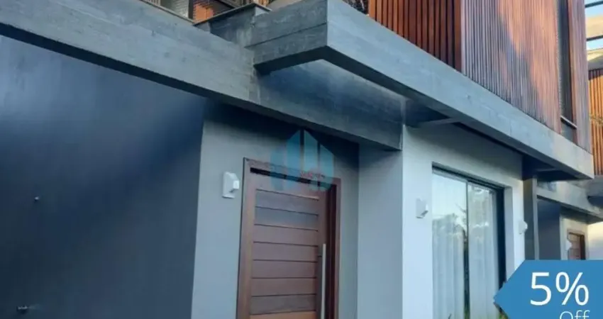Belo Sobrado de Alto Padrão, Localizado no Loteamento Panorâmico, no Centro de Garopaba!