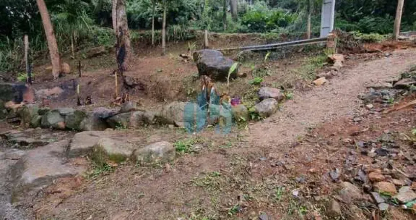 Terreno com Vista p/ Mar e Próximo à Cachoeira, Bairro Siriú, em Garopaba!