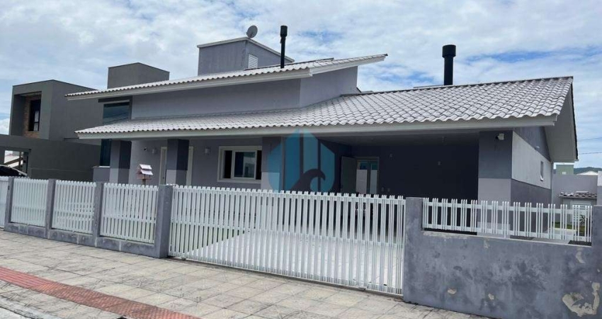 Linda Casa Nova Localizada no Loteamento Pedra Branca, em Garopaba!