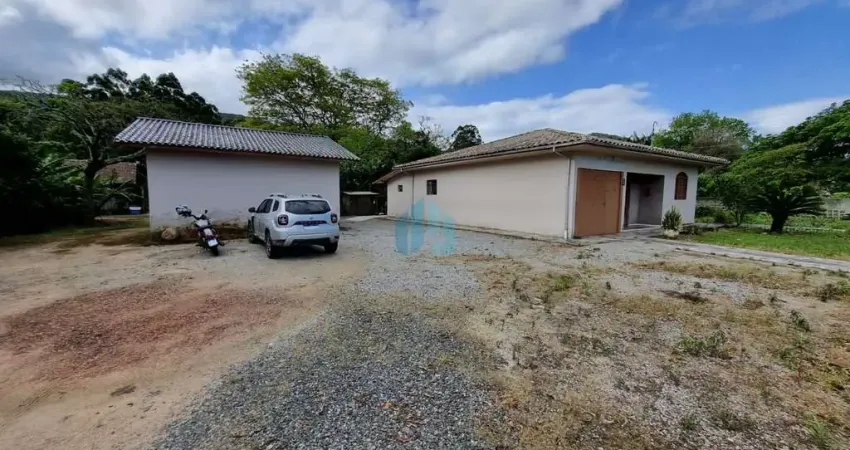 Sítio com 1 Hectare de Terreno, Localizado em Imaruí.