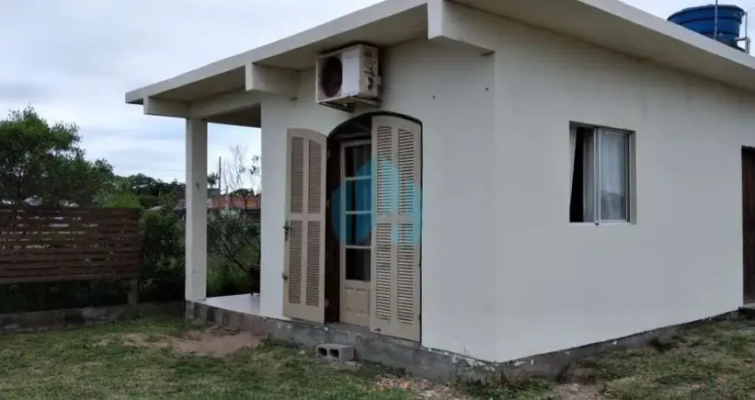 Casa Localizada no Bairro Ibiraquera, em Imbituba, Próxima à Ponta da Piteira.