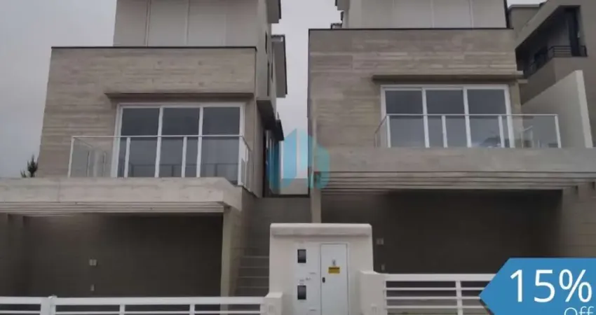Bela Casa Localizada no Bairro Ferraz, em Garopaba, Próxima ao Centro e Belas Praias da Região!