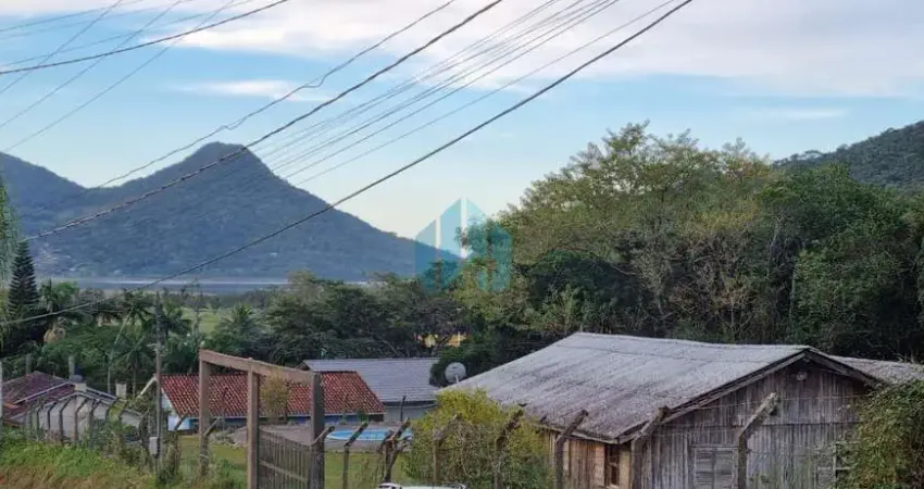 Sítio com Linda Vista p/ Lagoa do Siriú, Localizado no Bairro Macacu, em Garopaba!