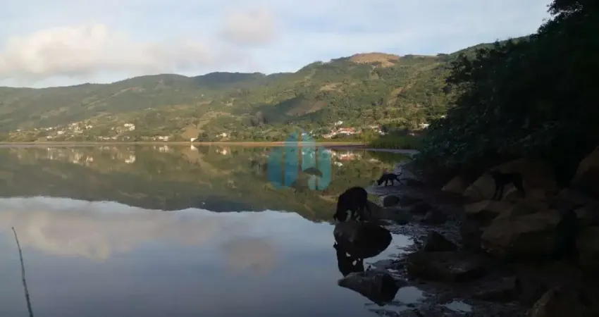 Amplo terreno com linda vista e acesso à lagoa, costa de macacu | garopaba - sc