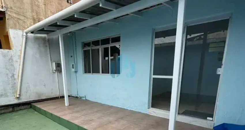 Casa de Alvenaria a Uma Quadra da Praia Central, Centro | Garopaba - SC