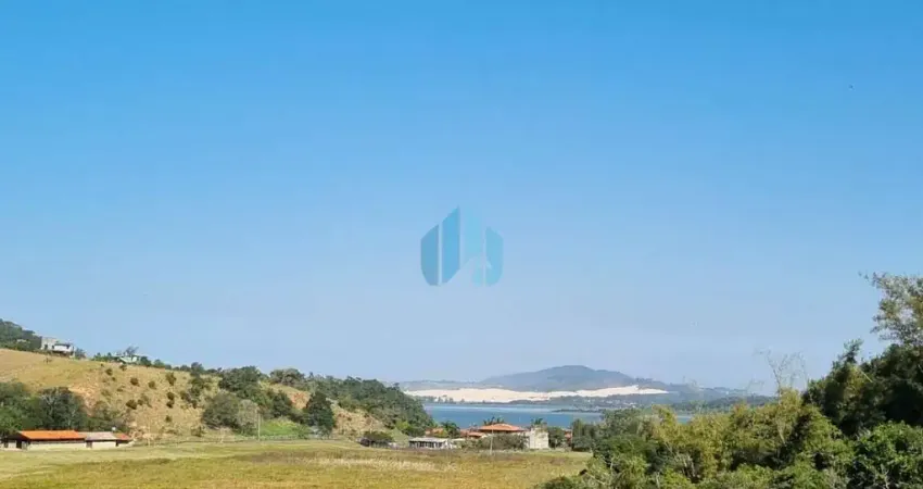Ótimo Terreno Localizado na Praia do Rosa, em Imbituba.